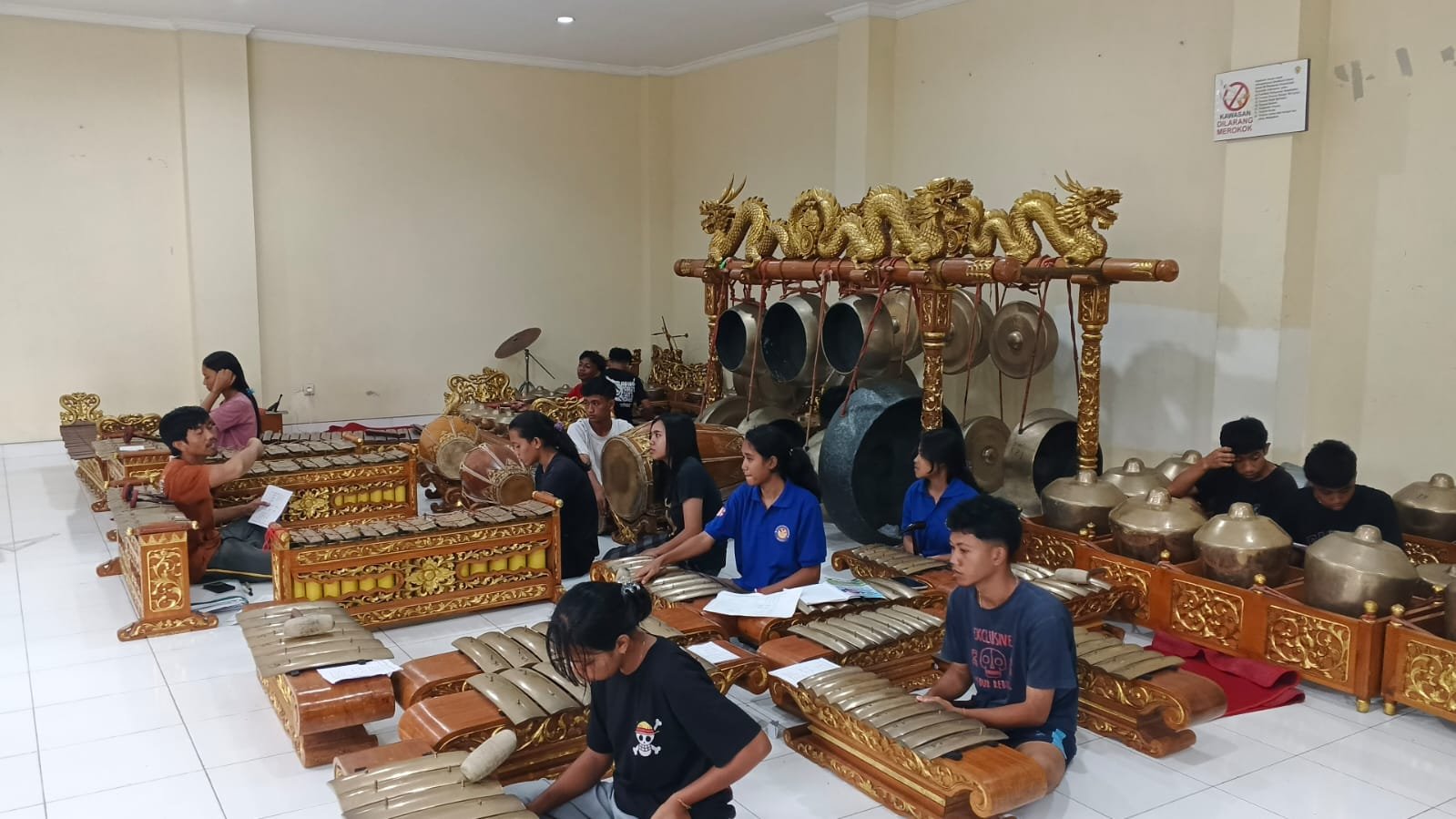 Melestarikan Budaya Jawa melalui Kegiatan Karawitan di PKBM Kusalamitra