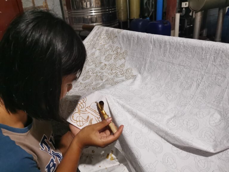 Mengembangkan Kreativitas dan Melestarikan Budaya “Pembelajaran Membatik”